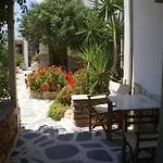 Corali 2* Chora (Ios)