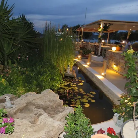 Corali 2* Chora (Ios)